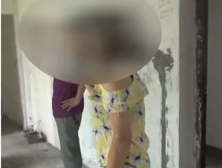 装修新闻：较真的装修工人Pk全能老板娘