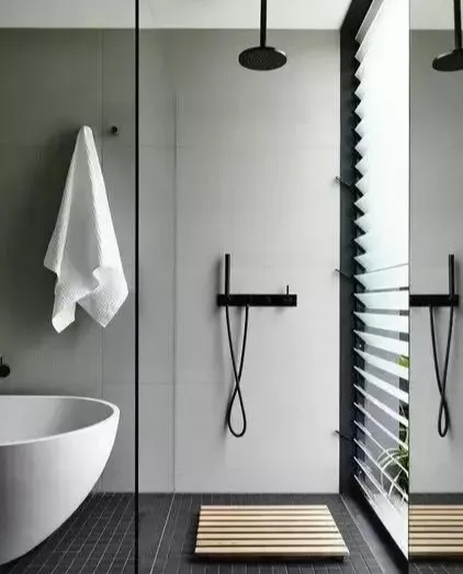 装修施工问题解析：卫生间吊顶既要美观还要实用，用什么材料合适