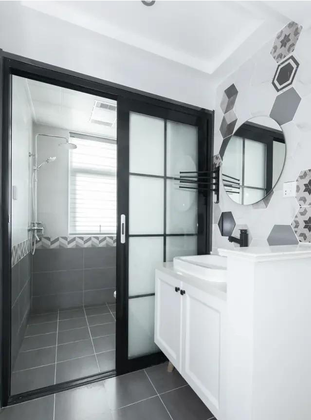 装修施工问题解析：卫生间吊顶既要美观还要实用，用什么材料合适