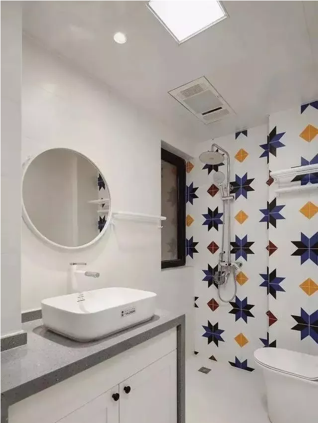 装修施工问题解析：卫生间吊顶既要美观还要实用，用什么材料合适