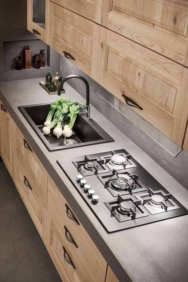 厨房不能装空调到了夏天又很热怎么办？