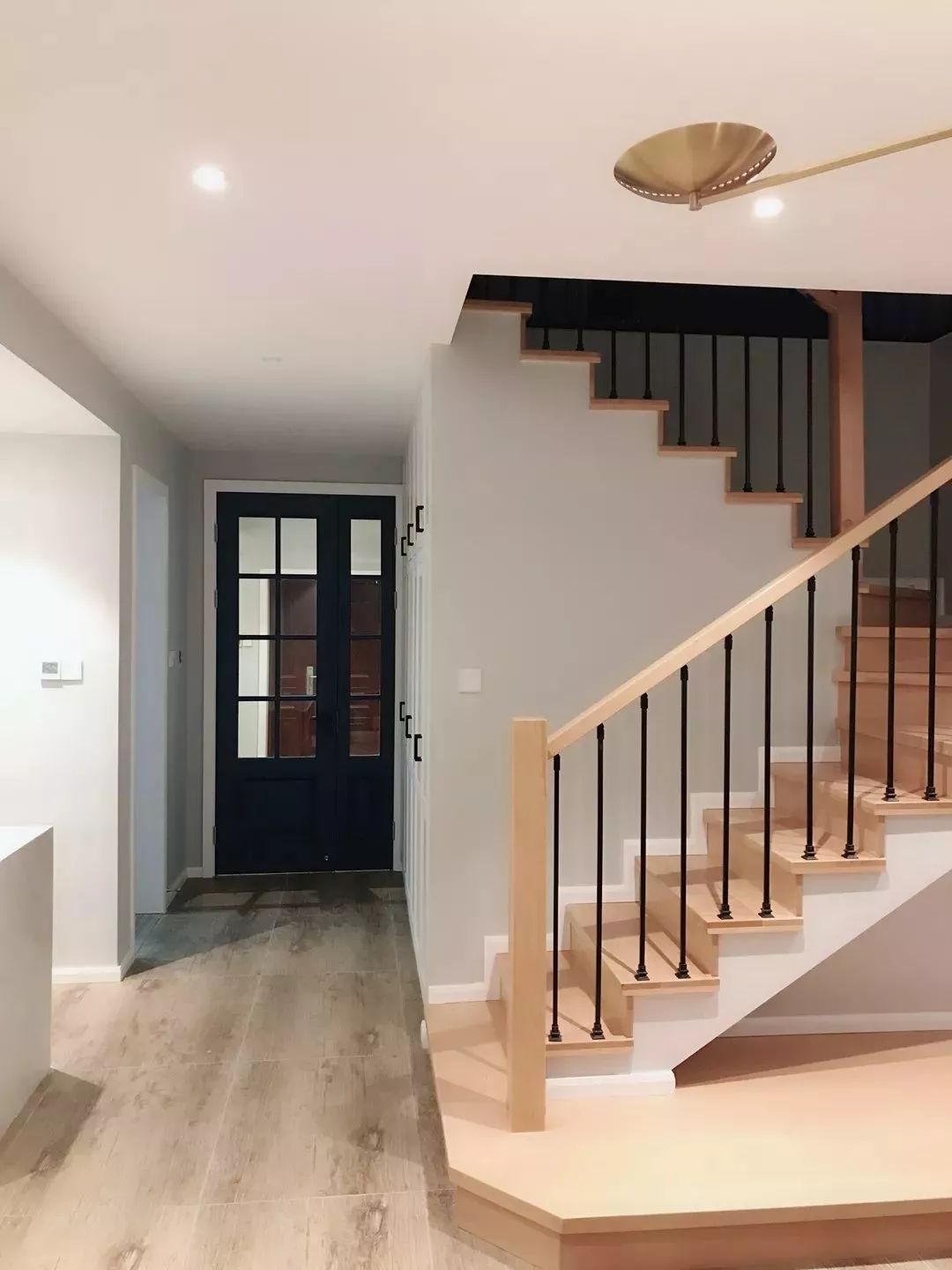 140平北欧风的跃层三居室，顶层大露台可真让人羡慕