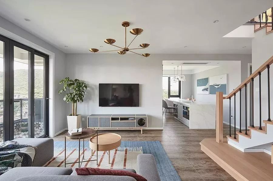 140平北欧风的跃层三居室，顶层大露台可真让人羡慕