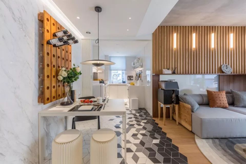 64平的简约风小户型二居室，几何六边砖搭配温馨木质