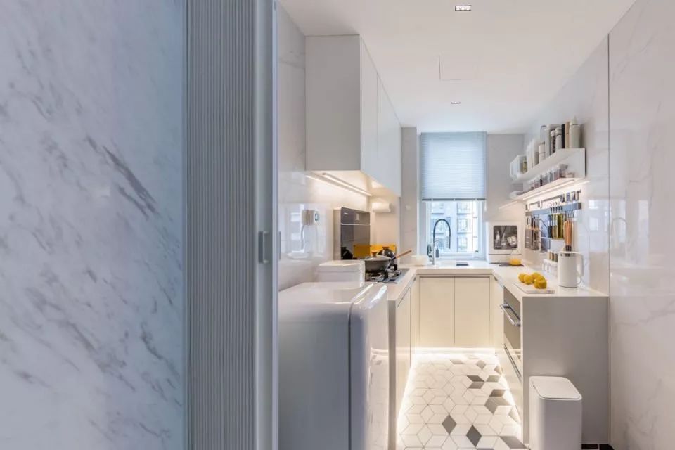 64平的简约风小户型二居室，几何六边砖搭配温馨木质