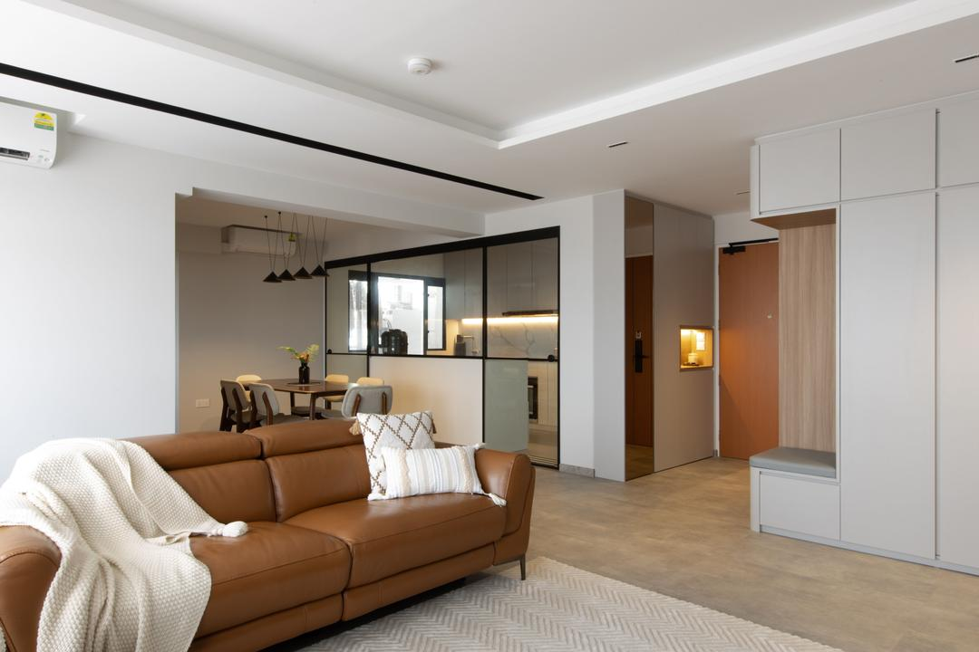 115㎡大横厅户型，沙发不靠墙，留出空间摆放上健身器材，娱乐健身两不误