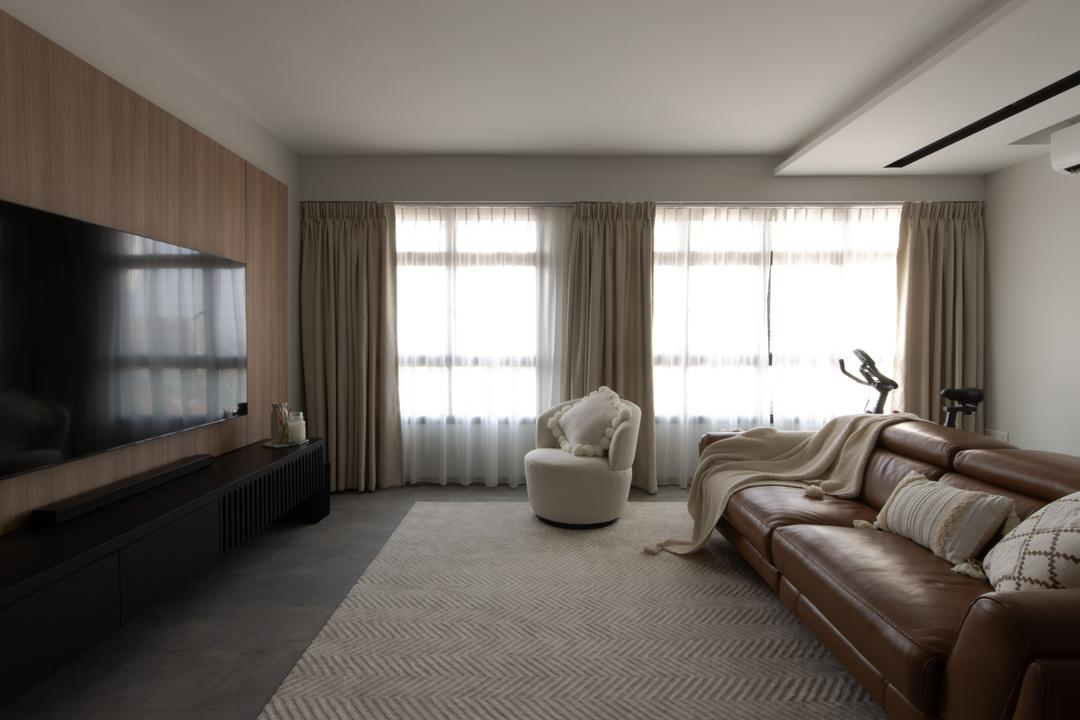 115㎡大横厅户型，沙发不靠墙，留出空间摆放上健身器材，娱乐健身两不误