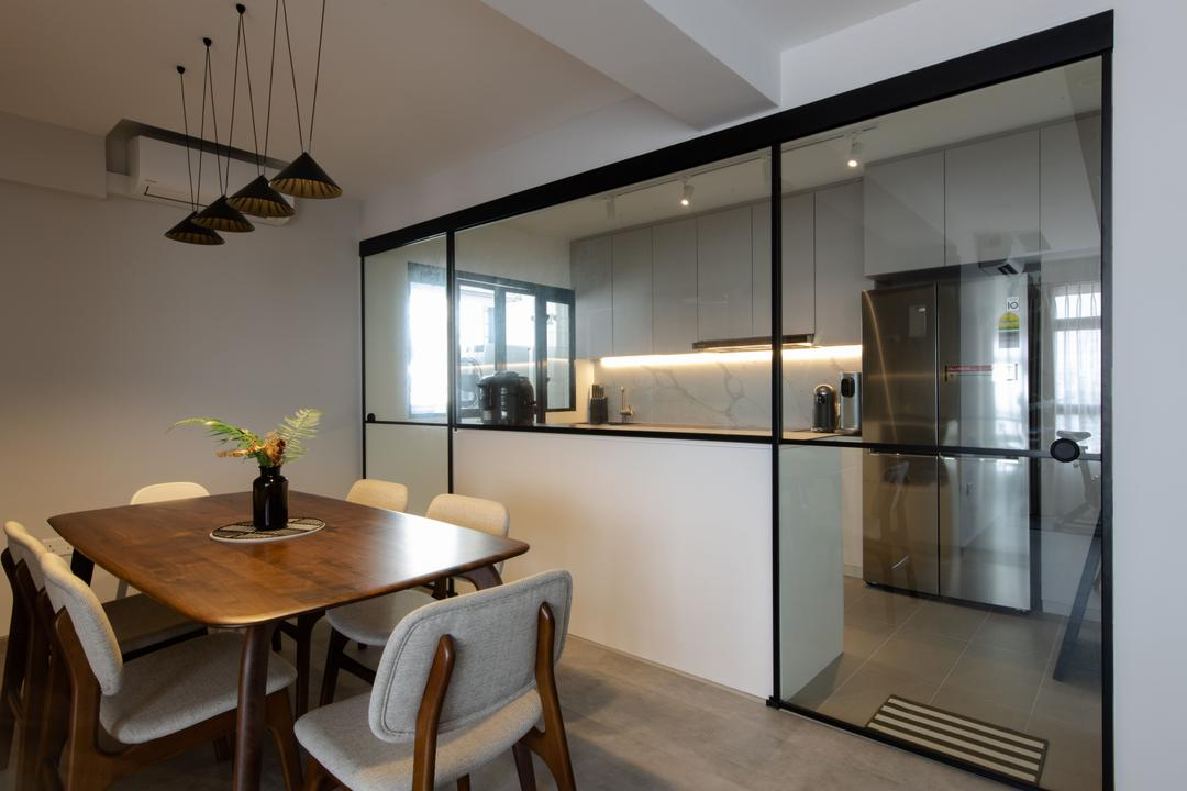 115㎡大横厅户型，沙发不靠墙，留出空间摆放上健身器材，娱乐健身两不误