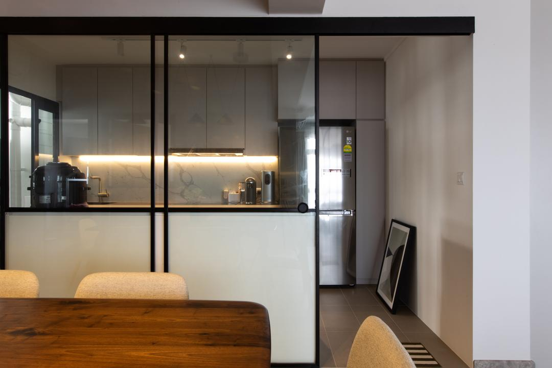 115㎡大横厅户型，沙发不靠墙，留出空间摆放上健身器材，娱乐健身两不误