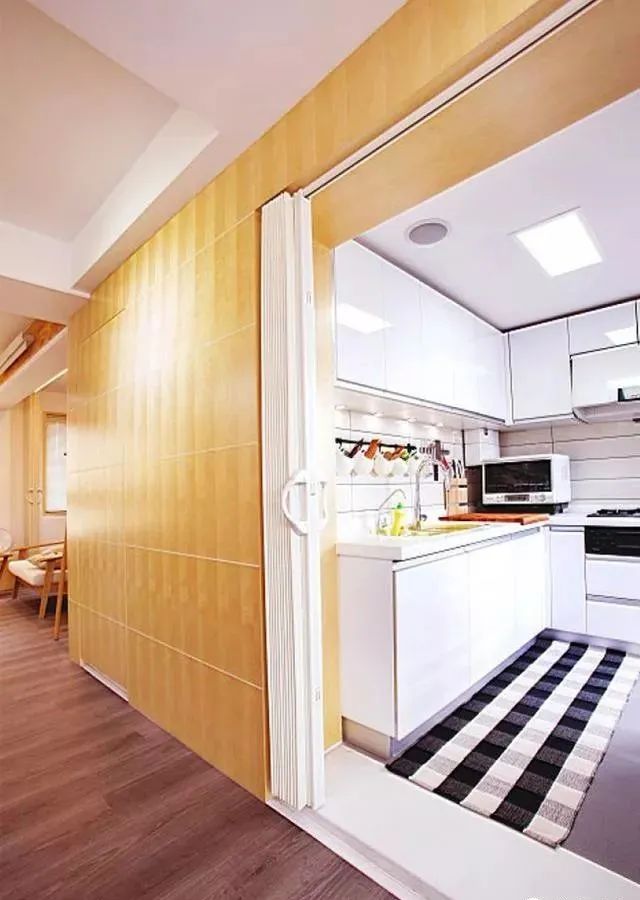 小户型就选折叠门吧，又省空间又美观，这就是标配！