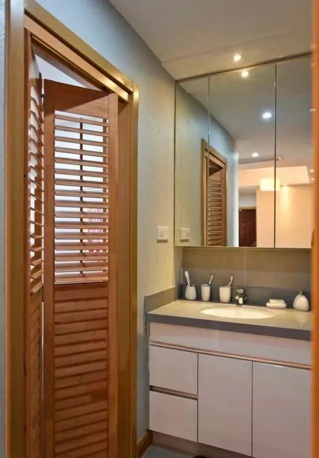 小户型就选折叠门吧，又省空间又美观，这就是标配！