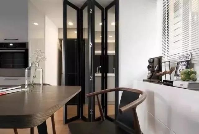 小户型就选折叠门吧，又省空间又美观，这就是标配！