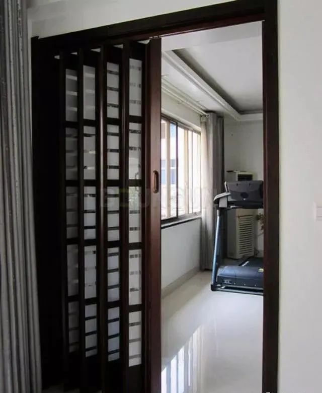 小户型就选折叠门吧，又省空间又美观，这就是标配！