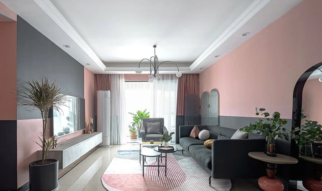 90㎡北欧风小户型，以标准空间上做减法，辅以高颜值的拼色墙面