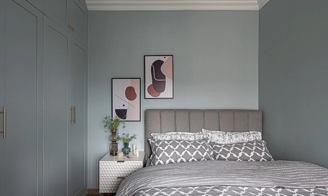 90㎡北欧风小户型，以标准空间上做减法，辅以高颜值的拼色墙面